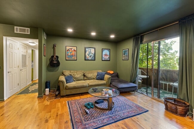 Foto del edificio - 515 Basswood Ave