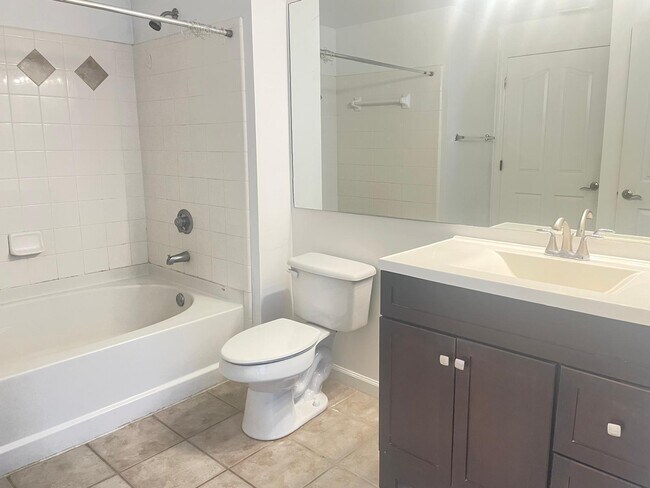 Foto del edificio - 2044 Alta Meadows Ln
