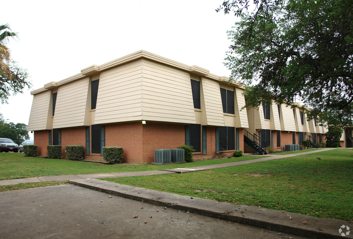 Building Photo - Heights on Congress Apartments