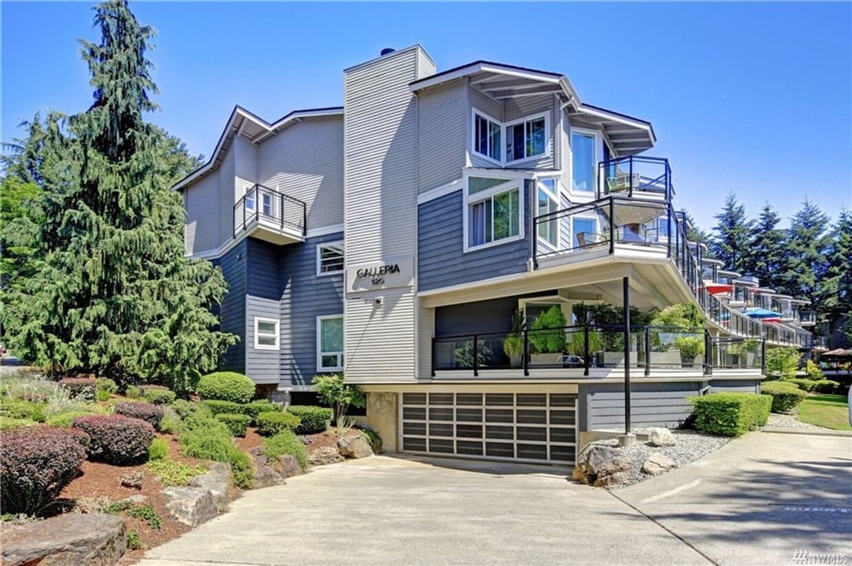 Primary Photo - 2 Bed 3 Bath Condo at Galleria in the Hear...