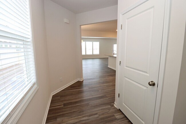 Foto del edificio - Spacious 3BR Home with Community Pool!