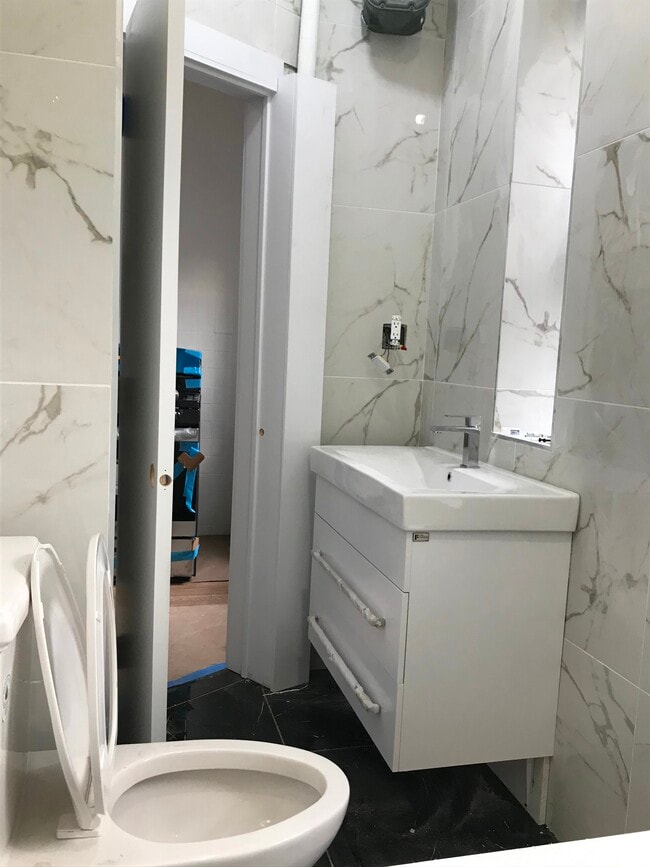 Building Photo - 366 S 5th St