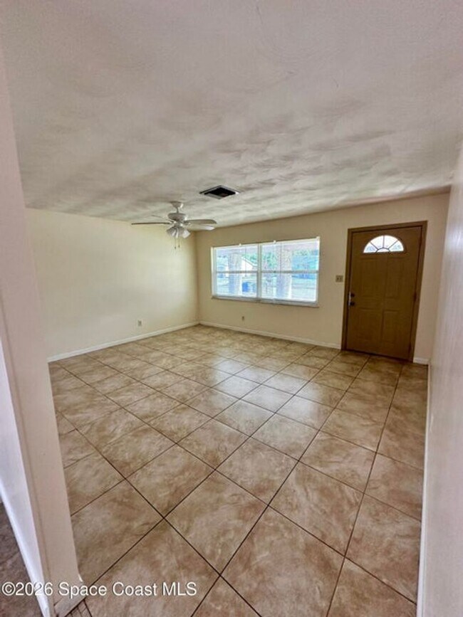 Foto del edificio - 680 Birchwood Ln