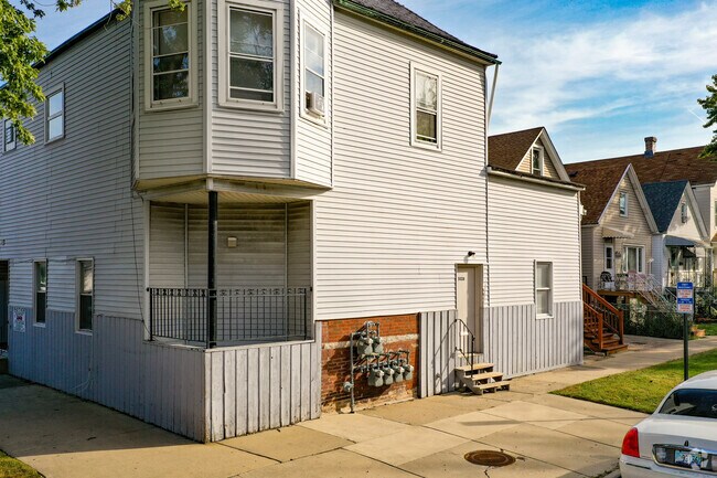 entrance - 5028 W 31st Pl