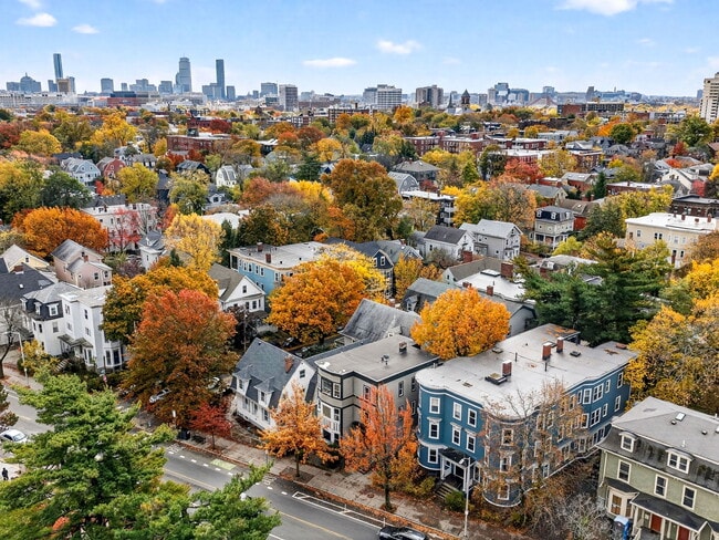 Building Photo - 1576 Cambridge St