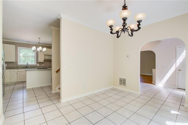 Foto del edificio - 2462 Empire Forest Dr