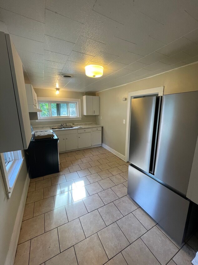 321 W 4th St Unit B, Elmira, NY 14901 Apartments in Elmira, NY