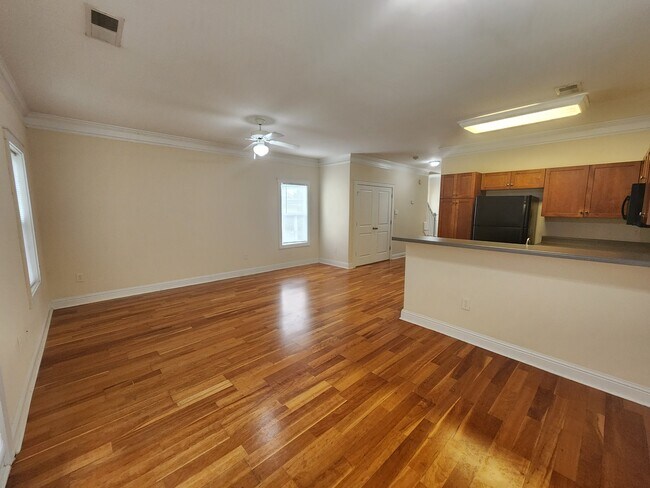 Foto del edificio - 2110 Lakeside Dr