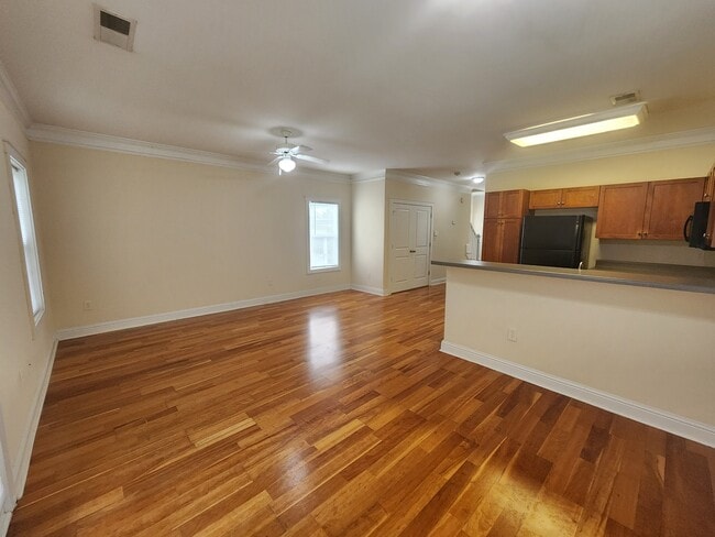 Building Photo - 2110 Lakeside Dr