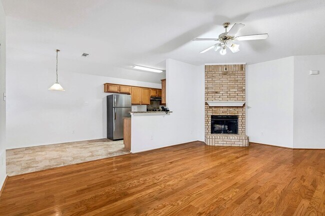 Foto del edificio - 721 Somerset Dr