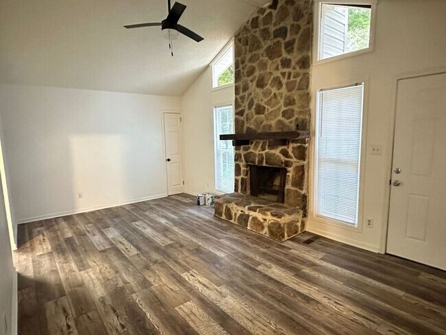 Building Photo - 5997 Amber Hills Rd