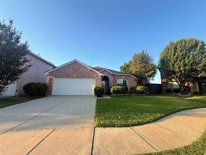 Building Photo - 5016 San Jacinto Dr