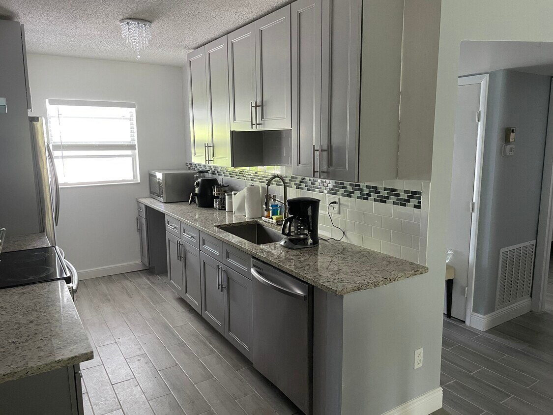 Foto principal - 2660 SW 22nd Ave