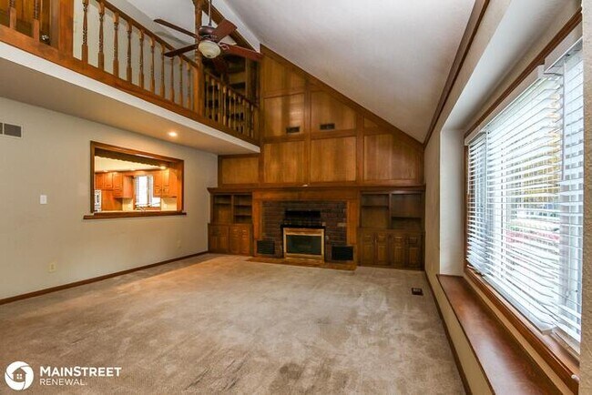 Building Photo - 1117 NW Weatherstone Dr, Blue Springs, MO ...