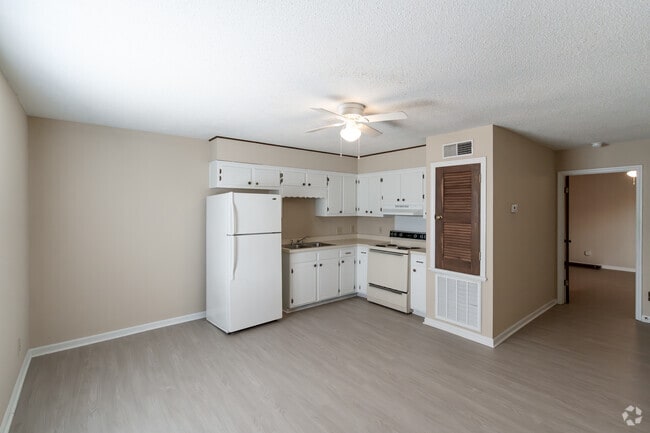 1BR,1BA - 1000SF - Campbell Court