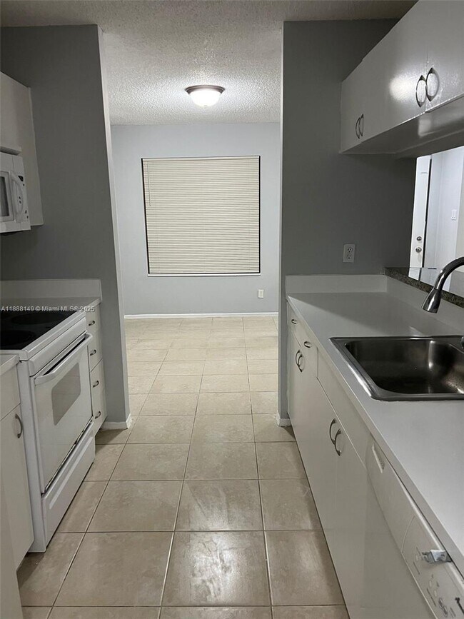 Foto del edificio - 10521 SW 158th Ct