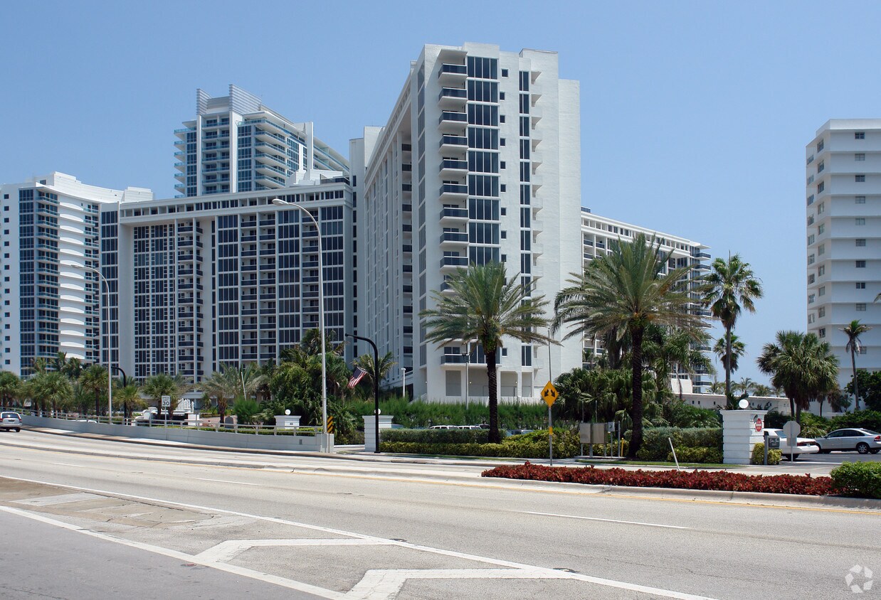 Harbour House Apartments in Bal Harbour, FL