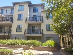 Building Photo - 800 N 8th St