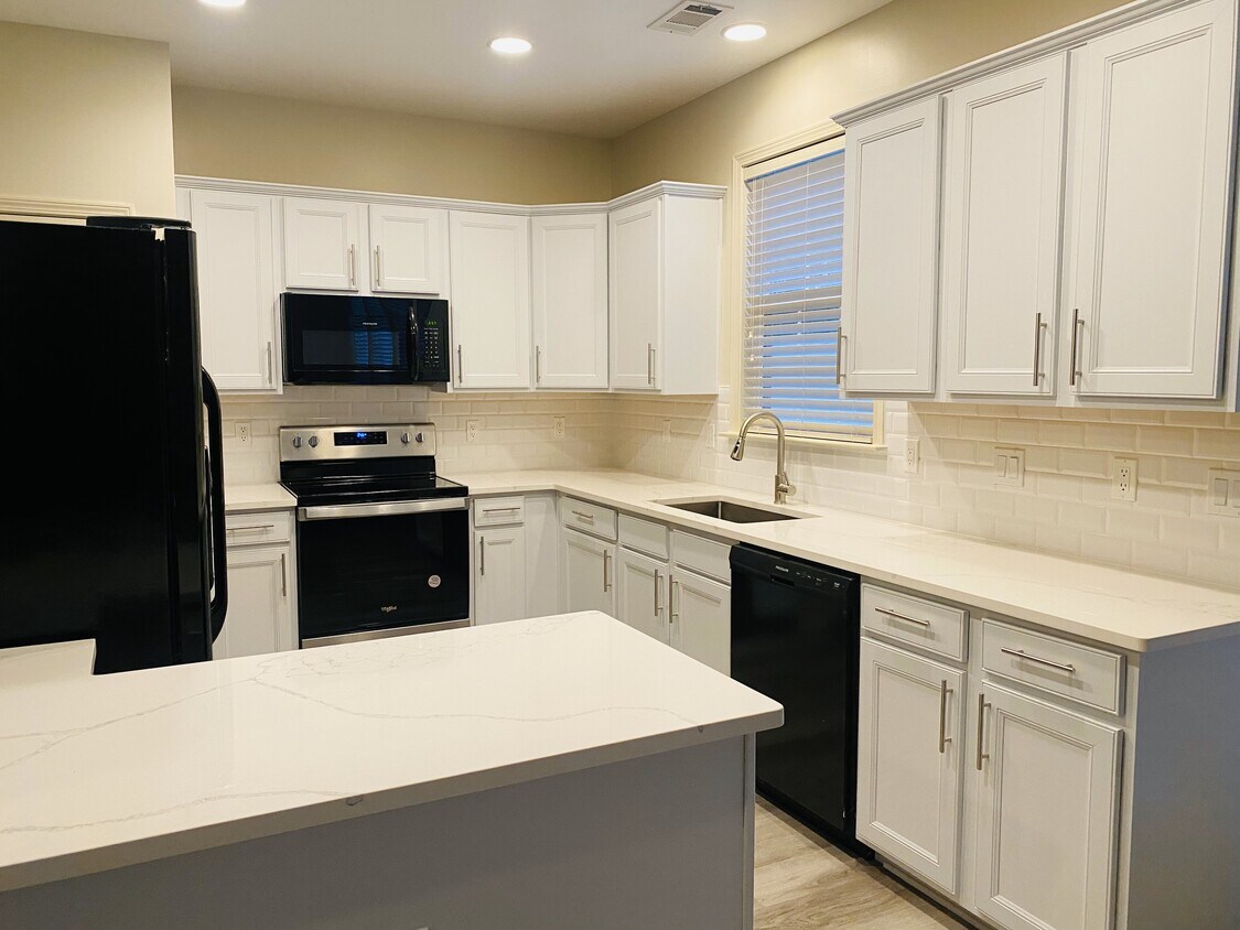 Primary Photo - 3330 Castleberry Village Cir