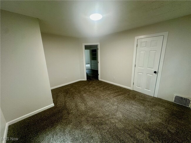 Building Photo - 833 Work Dr