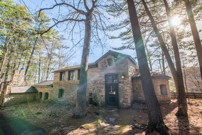 Building Photo - 801 Pine Cone Trail N