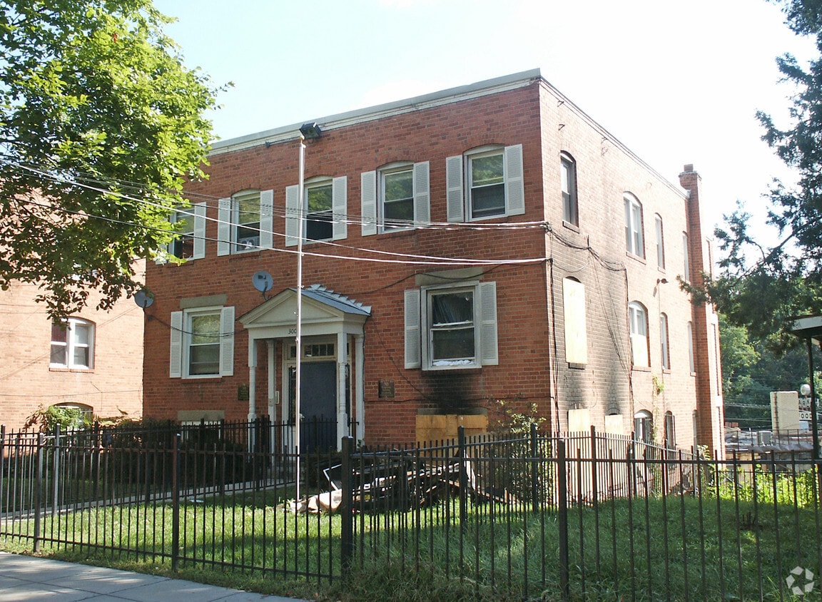 Building Photo - 3004 30th St SE