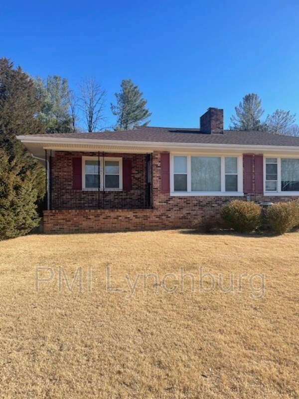 Primary Photo - 1026 Lakeview Dr