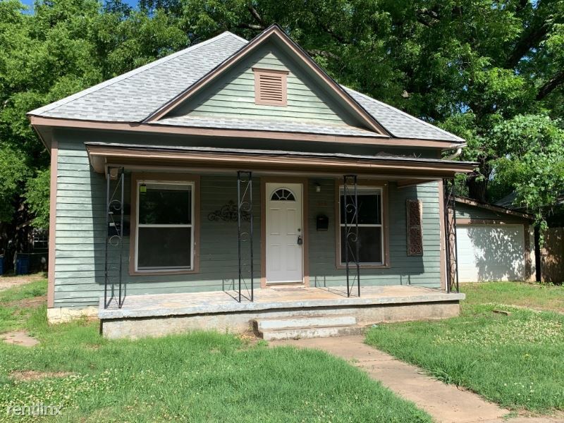 Primary Photo - 4 br, 2 bath House - 216 S Lowry St
