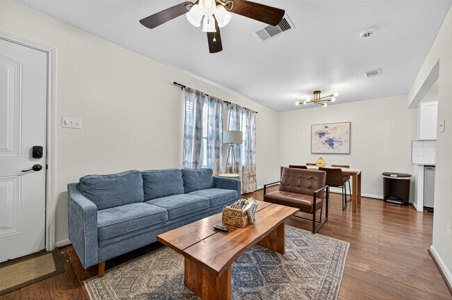 Foto del edificio - 2212 Rosewood St