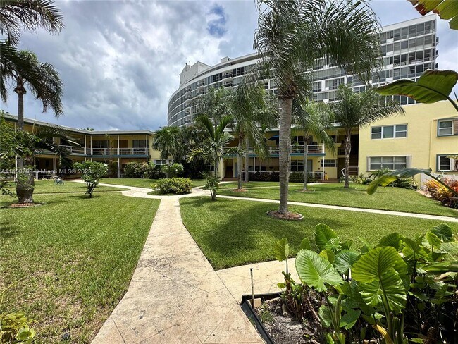Building Photo - 910 Bay Dr