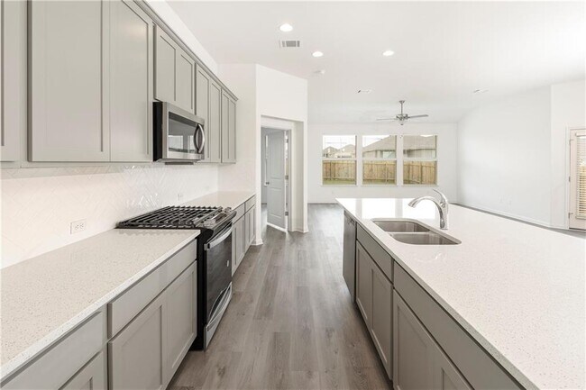 Building Photo - 220 Tanda Ln