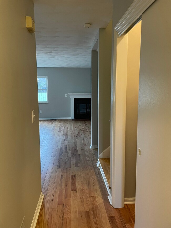 Building Photo - 7560 Toweron Ln