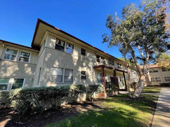 Building Photo - 5832 Bowcroft St