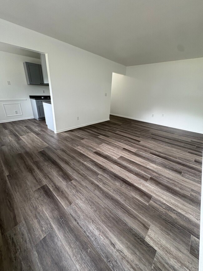 Building Photo - 595 Wagner Dr