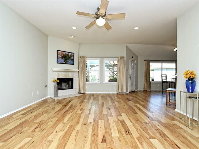 Foto del edificio - 612 Blue Oak Cir