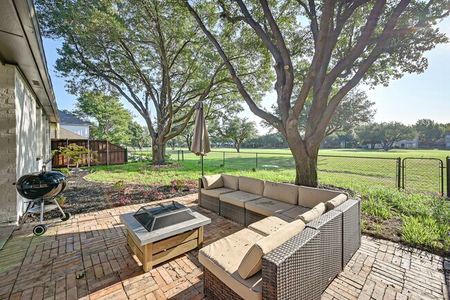 Foto del edificio - 5308 Promise Land Dr
