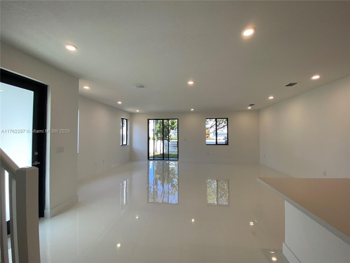 Primary Photo - 2434 SW 145th Pl