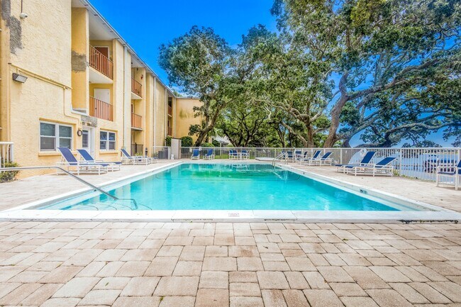 Foto del edificio - 209 W Miracle Strip Pkwy