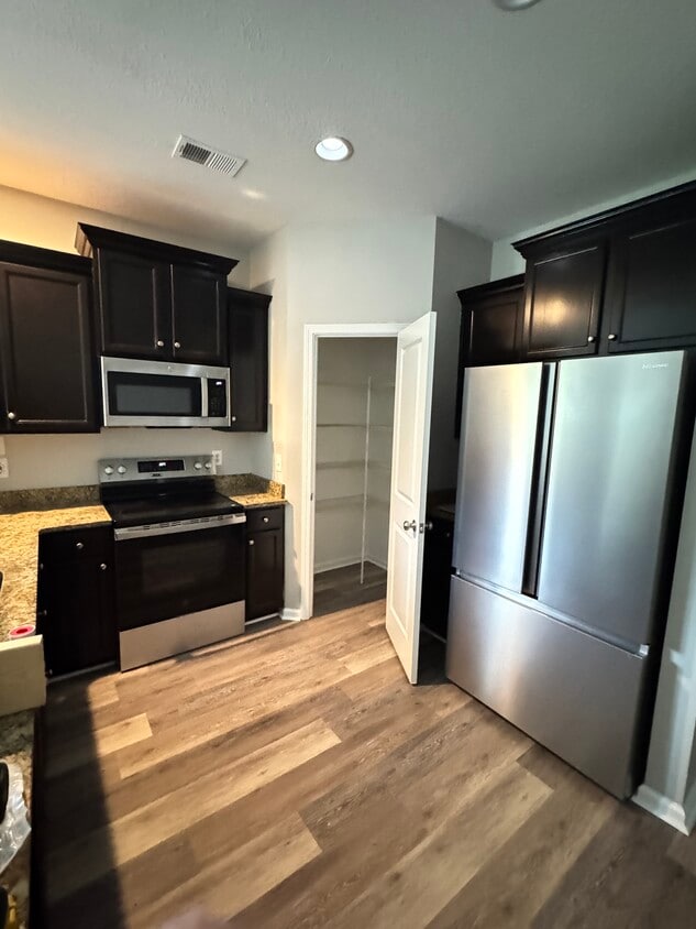 Kitchen - 637 Clover View Rd