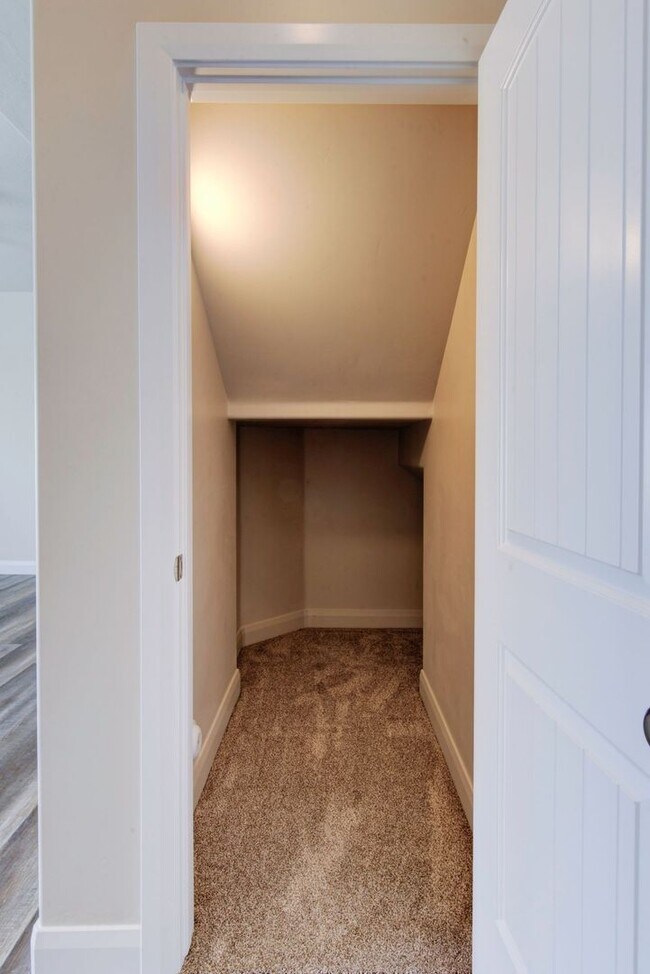 Foto del edificio - Brand New Spacious Townhome