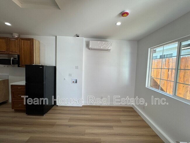 Foto del edificio - 7009 Comanche Ave