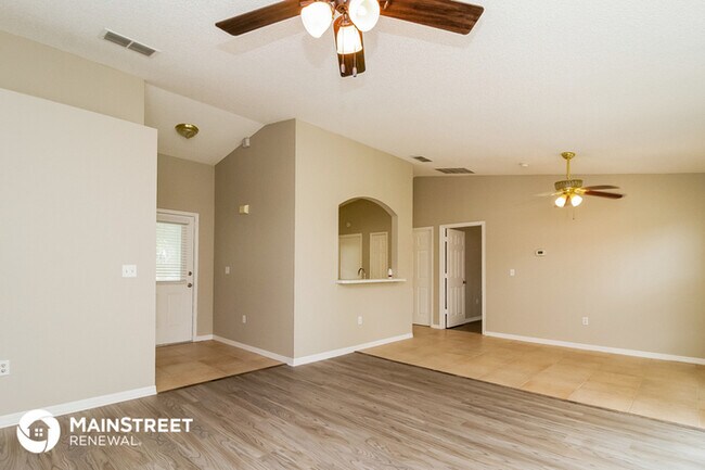 Foto del edificio - 15530 Greater Groves Blvd