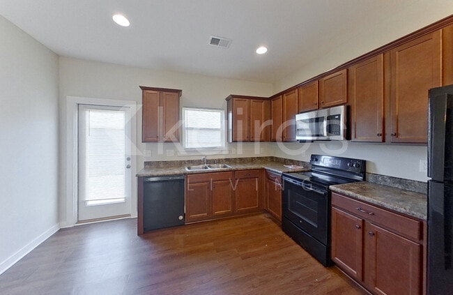 Building Photo - 464 White Oak Cir