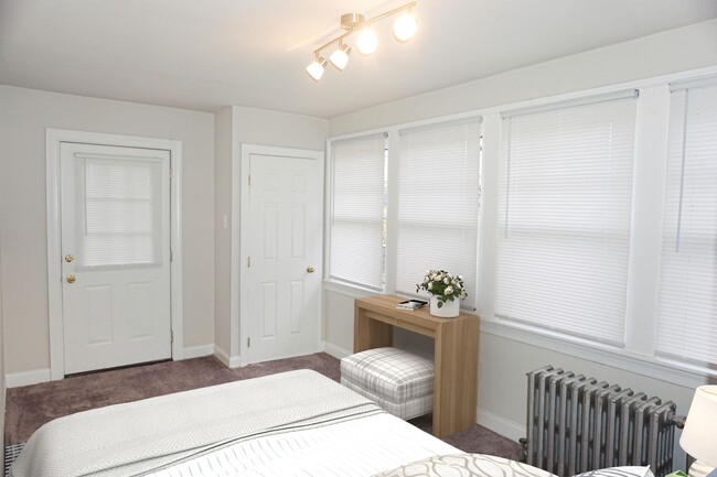 2 Bed / 1 Bath in Wayne! Walkable Location! - 2 Bed / 1 Bath in Wayne! Walkable Location! Apartment