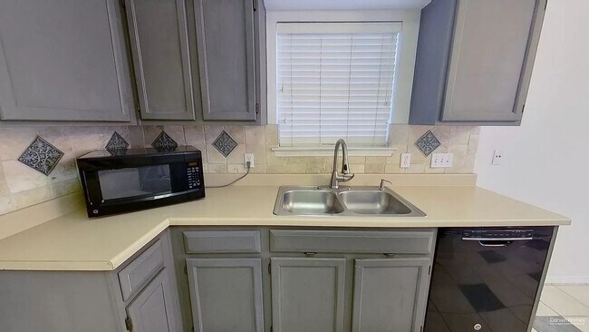 Building Photo - 14010 Conner Downs Dr