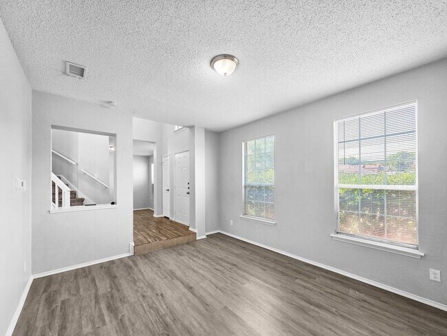 Building Photo - 909 Madera Dr