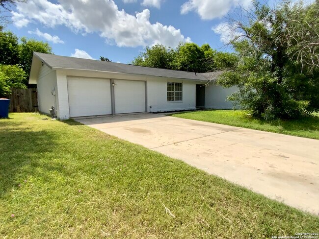 Foto del edificio - 8110 Pleasant Forest Dr