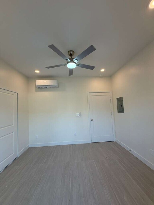 Foto del edificio - 3324 Altadena Ave.