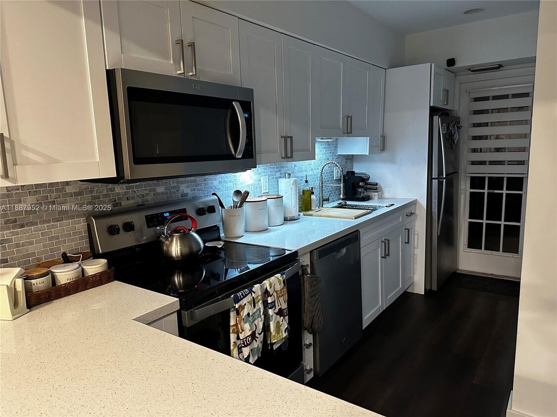 Foto principal - 3971 Coral Springs Dr