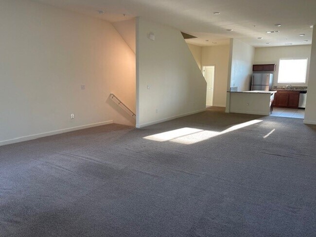 Building Photo - Beautiful Townhome Available Now!